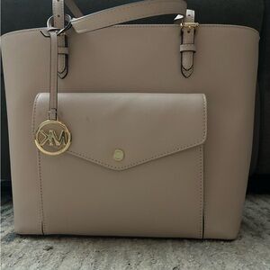 Brand new Michael Kors handbag! Available in either black or pink